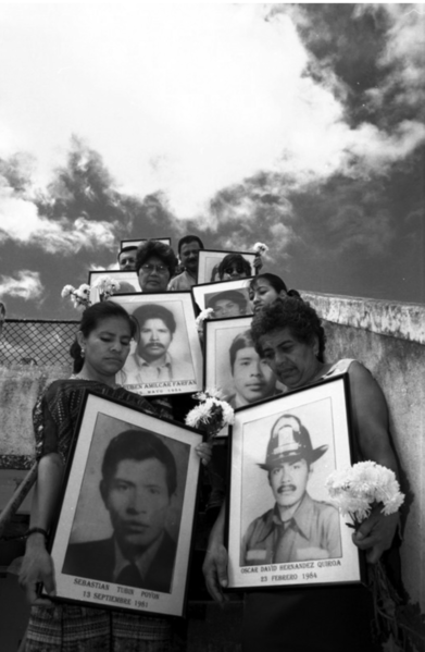Archivo:Familiares de desaparecidos Famdegua.png