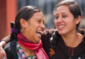 Mujeres que conversan y ríen.png
