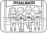 Niñas y niños esperan en salida de carrera