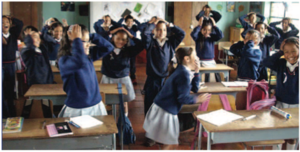Niñas y niños en aula.png