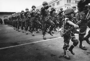 Desfile militar en 1986.jpg
