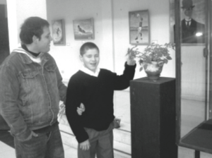 Niño con discapacidad visual.png