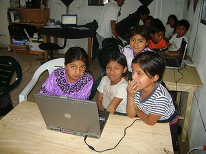 Comparten la computadora.jpg
